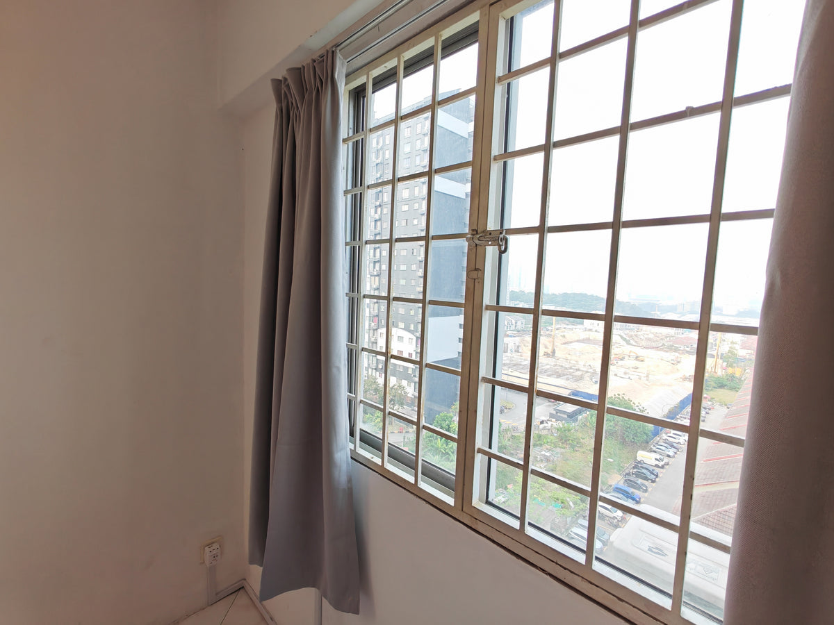 Vista Pinggiran: Master Room, Aircon, Walk to MRT, Fully Furnished