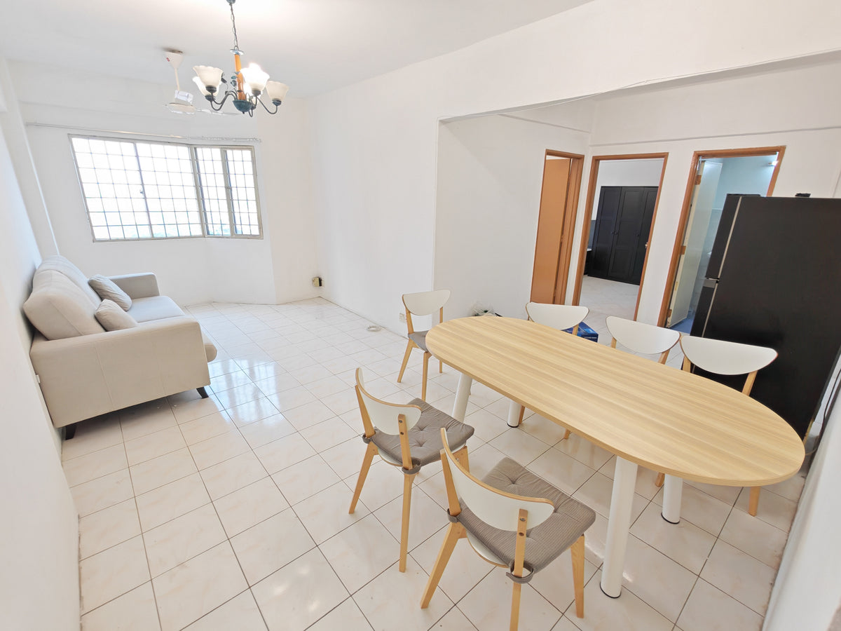 Vista Pinggiran: Middle Room, Aircon & Hot Bath, Walk to MRT, Bus Stop at Condo Entrance, Furnished House