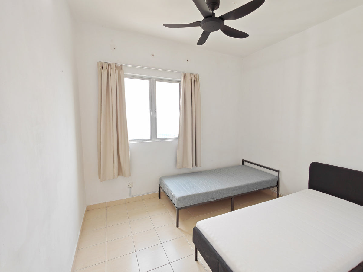 Aman Heights Middle Room w 2 Single Beds for Rent near MRT UPM, Bukit Jalil, TPM, The Mines, IOI City Mall