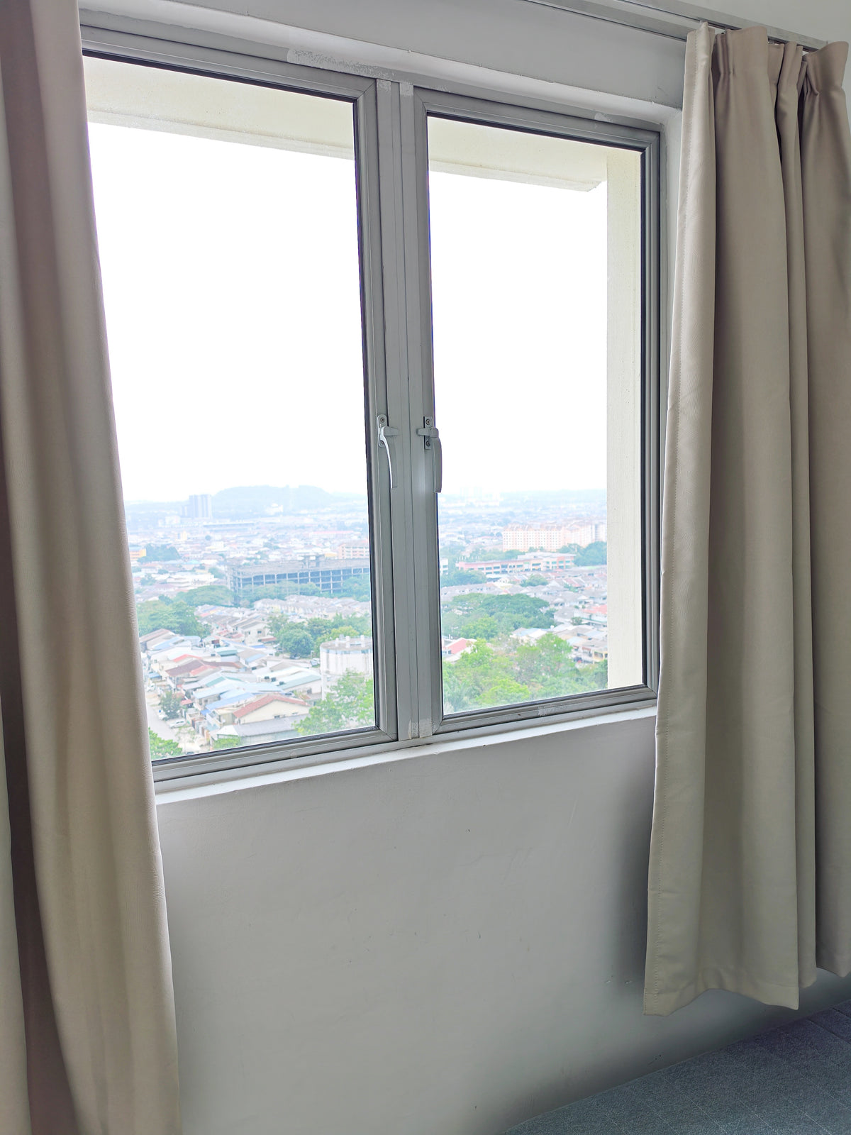 Aman Heights Middle Room w 2 Single Beds for Rent near MRT UPM, Bukit Jalil, TPM, The Mines, IOI City Mall