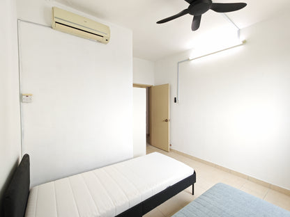Aman Heights Middle Room w 2 Single Beds for Rent near MRT UPM, Bukit Jalil, TPM, The Mines, IOI City Mall